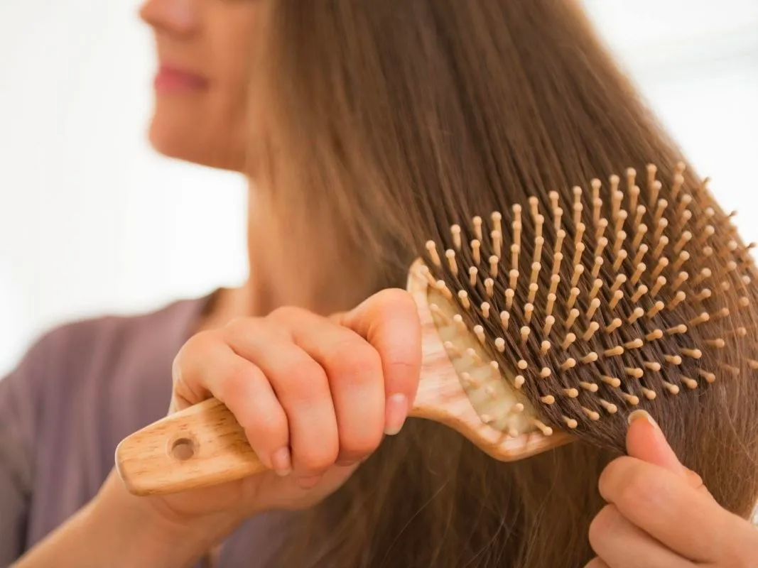 15+ Cách chăm sóc tóc nhanh dài, dày mượt, đơn giản, tại nhà