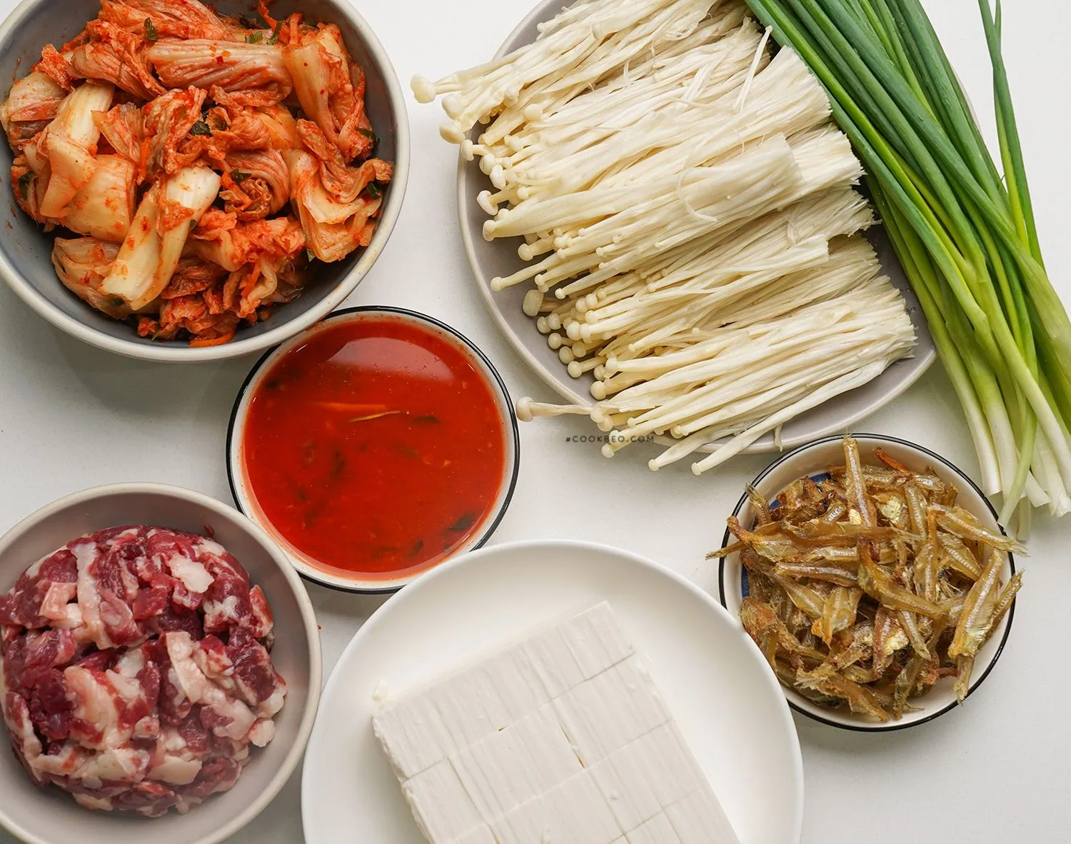 7 Cách nấu canh kim chi thịt bò đơn giản chuẩn vị Hàn Quốc