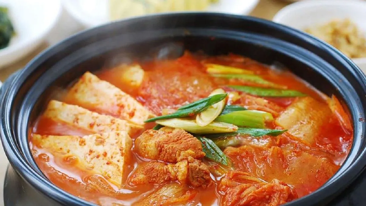 7 Cách nấu canh kim chi thịt bò đơn giản chuẩn vị Hàn Quốc