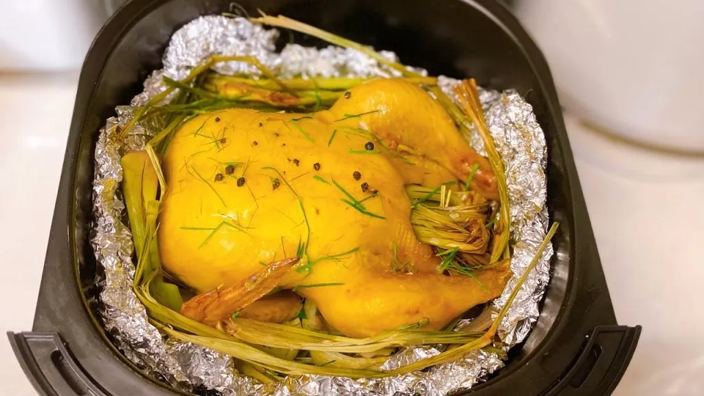 Cách làm gà ủ muối vàng ươm, giòn rụm ăn vào là mê