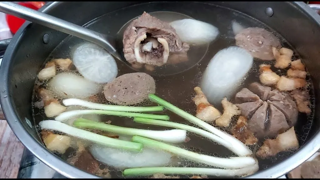Cách nấu hủ tiếu Nam Vang cực ngon, đơn giản, tại nhà