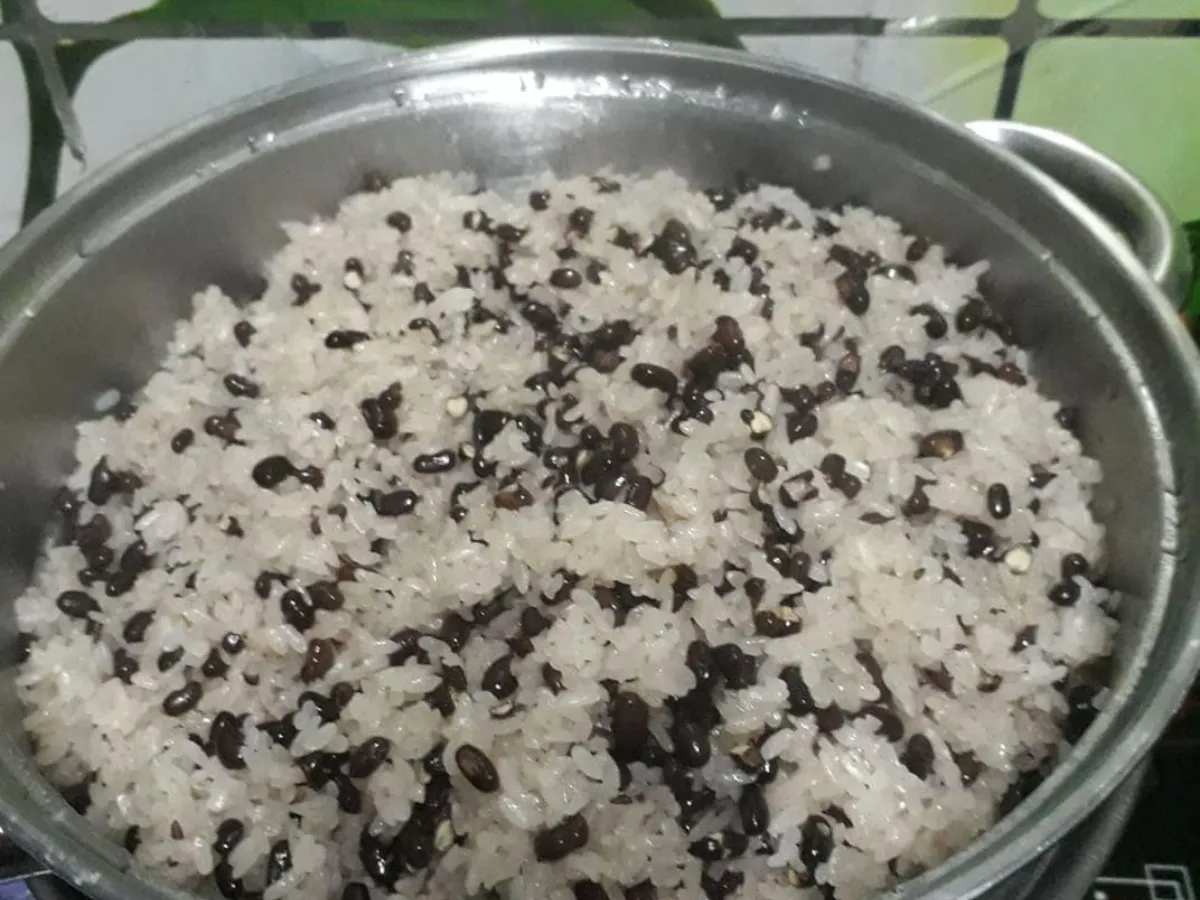 Cách nấu xôi đậu đen nước cốt dừa bằng nồi cơm điện