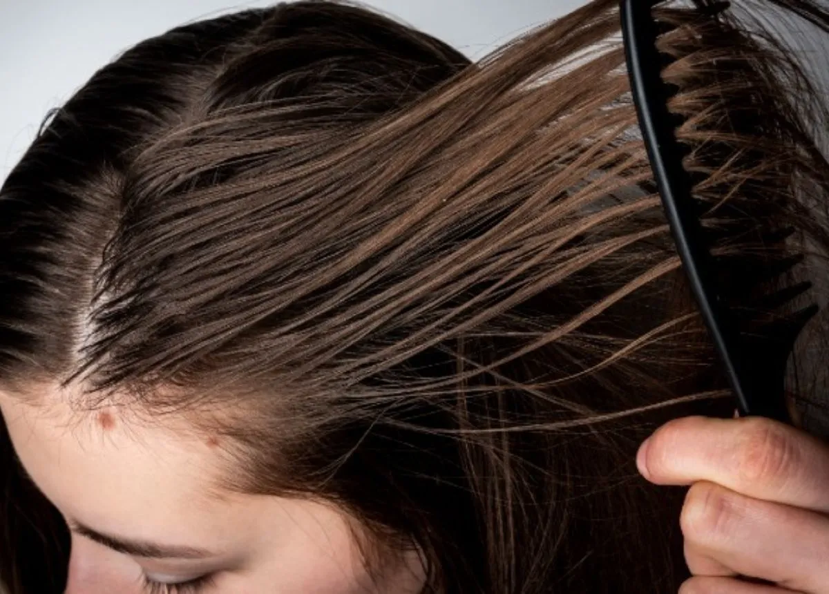 Chi tiết cách khắc phục tóc bết khi chưa kịp gội